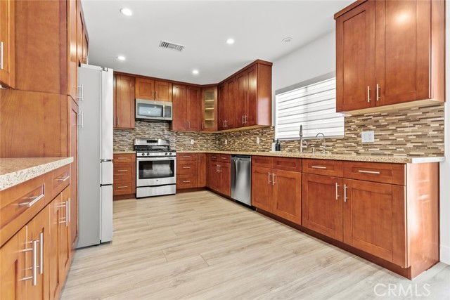 Building Photo - 7911 Fulton Ave