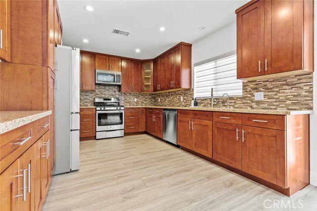 Foto del edificio - 7911 Fulton Ave