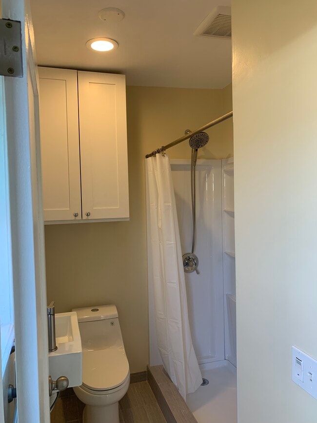 Building Photo - 2911 Central Ave