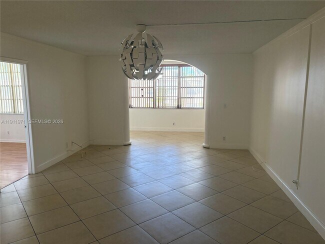 Building Photo - 1040 NW 80th Ave