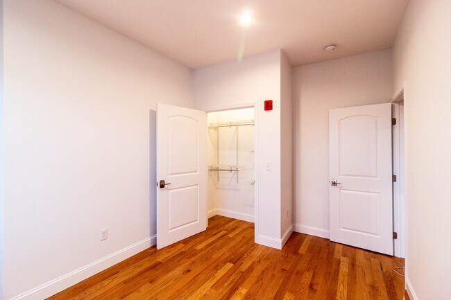 Building Photo - 124 Ferry St