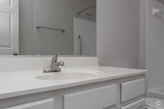 2BR, 2BA - 1271 SF - Vivant Woodholme