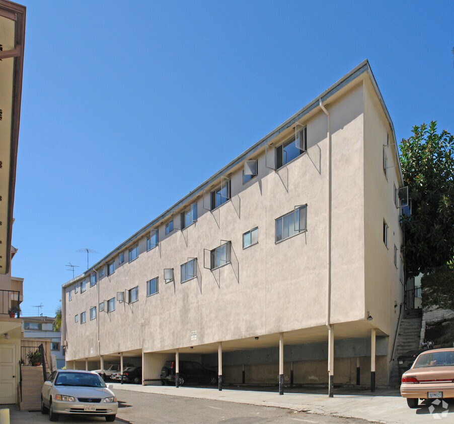 Primary Photo - 3410 Club Dr
