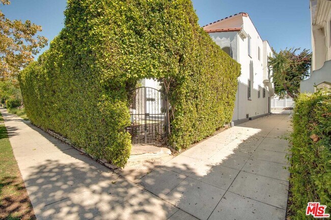 Foto del edificio - 1170 S Hayworth Ave