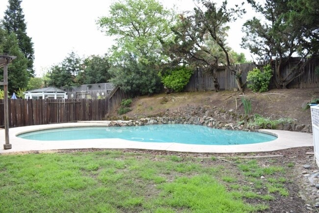 Building Photo - 8250 Canyon Oak Dr