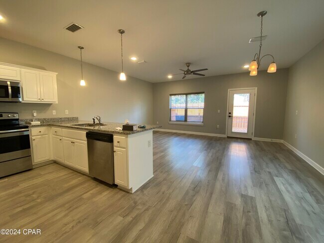 Building Photo - 9012 Banyan Beach Dr