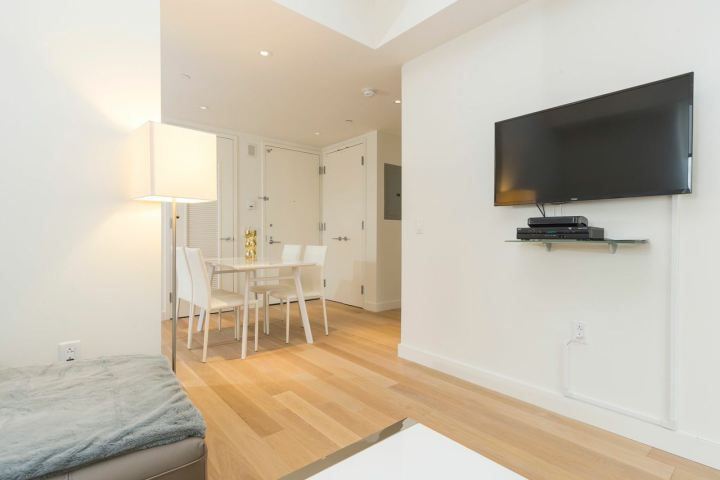 Primary Photo - 125 E 13th St