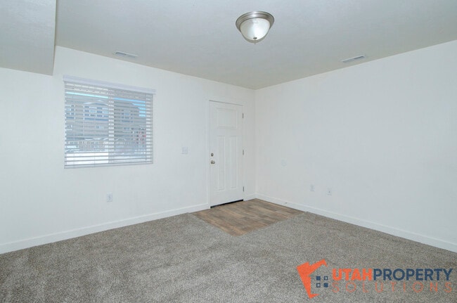 Foto del edificio - 8172 Broken Spoke Ln