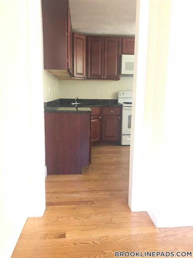 Building Photo - 14 Leverett St