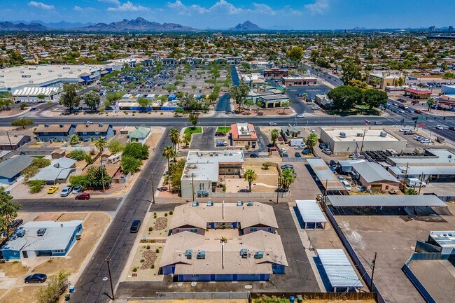 Building Photo - 1/2 OFF OF 1ST FULL MONTHS RENT FOR LOOK &...