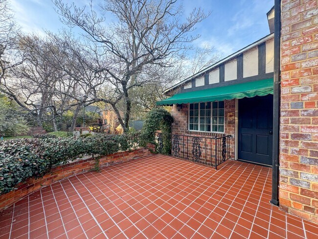 Foto del edificio - Stunning 4 Bed 4 Bath Haymount Home