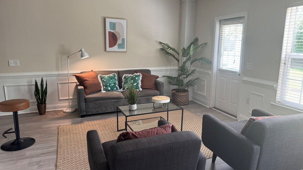 Primary Photo - 106 Growden Ln