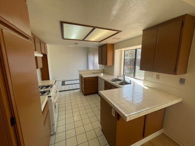 Building Photo - 24399 Fiji Dr