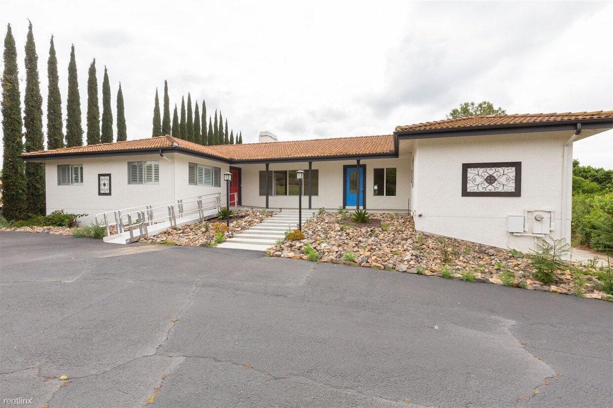 Primary Photo - 3 br, 2 bath House - 1818 Fuerte Street