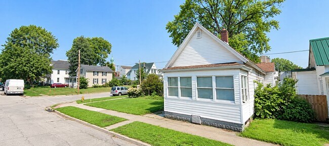 Building Photo - 506 E 3rd St