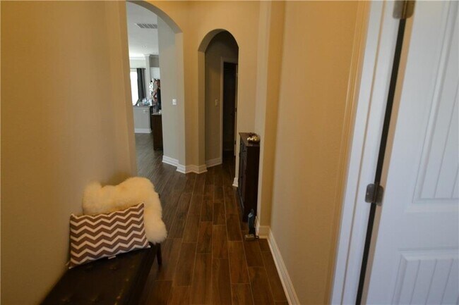 Building Photo - 105 Silverspot Ct