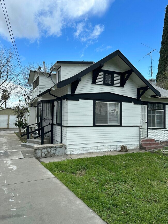 Building Photo - 3633 Kansas Ave