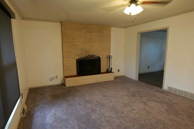 Foto del edificio - 5018 Rosehill Dr