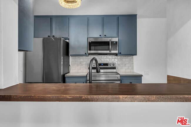 Foto del edificio - 5460 White Oak Ave