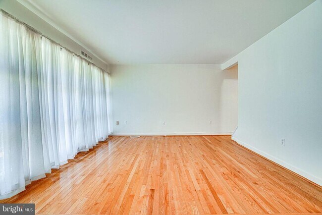 Foto del edificio - 4771 Parkman Ct