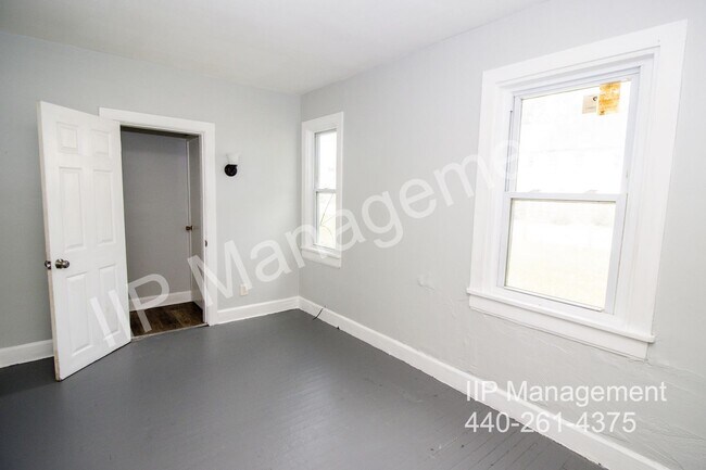 Foto del edificio - 3130 W 33rd St