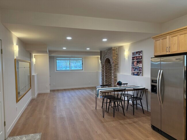 Foto del edificio - 944 Williamstown Ct