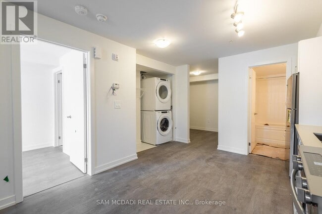 Building Photo - 1680 Victoria Park Ave