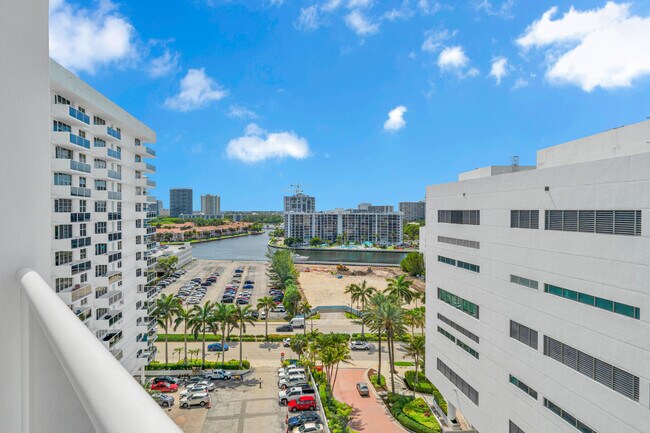 Foto del edificio - 3725 S Ocean Dr