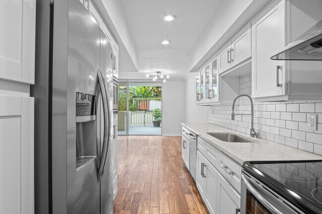 Renovated kitchen - 7260 Hillside Ave