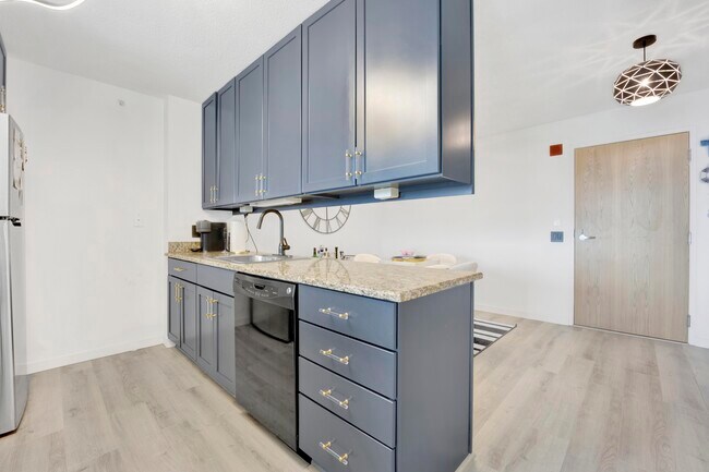 Building Photo - 9715 Woods Dr