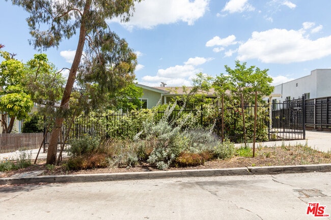 Building Photo - 1510 N Hoover St