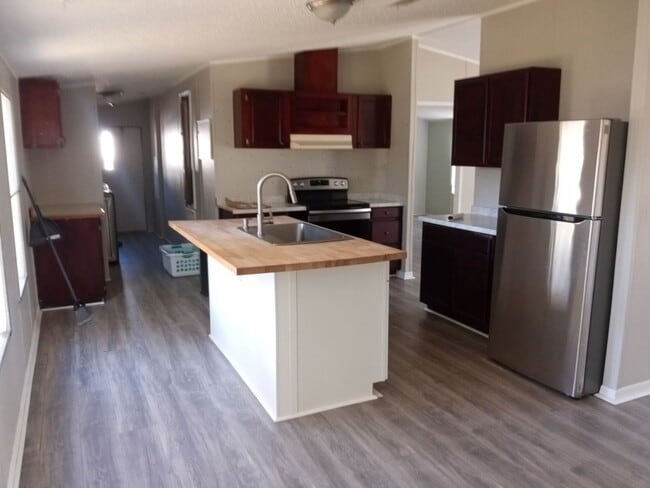 Foto del edificio - 3 Bed 2 Bathroom Single Family