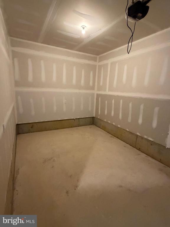 Building Photo - 69 Basswood St