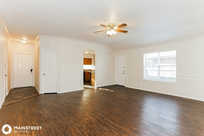 Foto del edificio - 8117 Sweetwater Ln