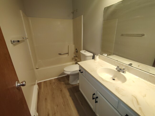 Building Photo - 6078 Boxwood Dr