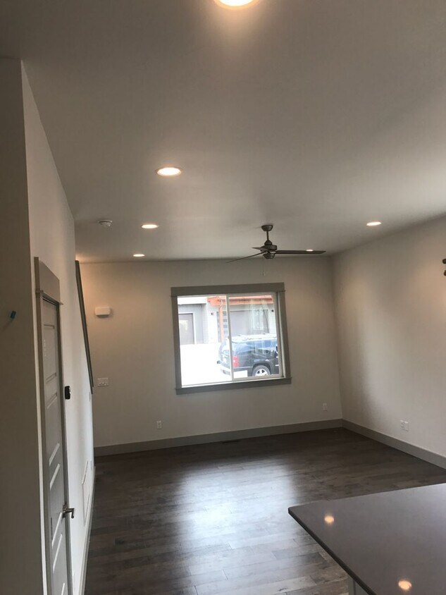Primary Photo - Almost New Amazing 3 Bedroom Unit