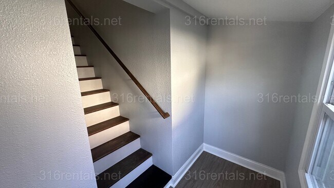 Building Photo - $750 - Studio / 1 bath - Beautiful newly renovated Multi-family home located in Delano