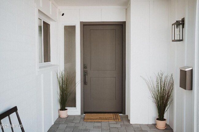 Foto del edificio - 8737 E Rose Ln