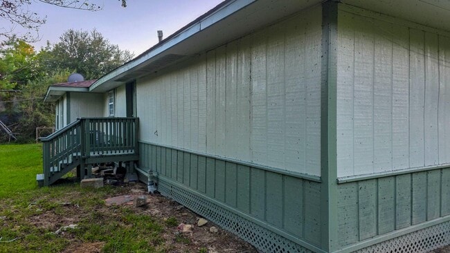 Building Photo - 421 Cemetery Rd