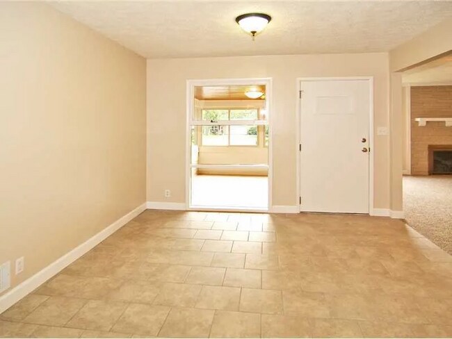 Foto del edificio - 10118 Holaday Dr W