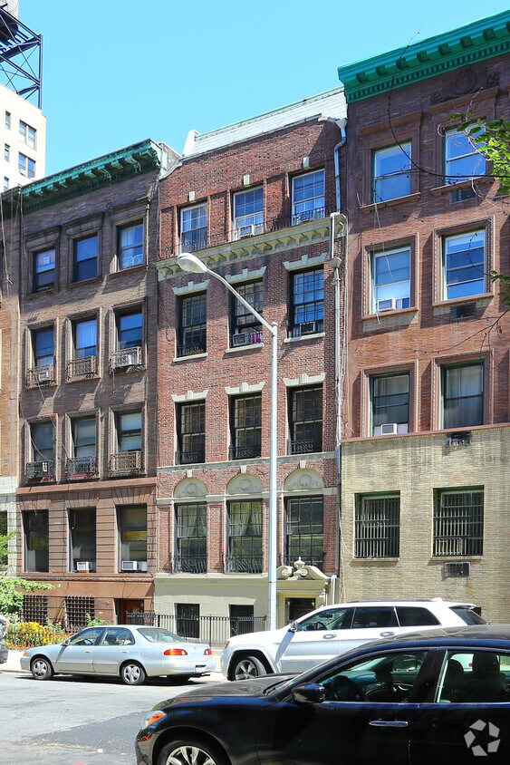 Foto principal - 317 W 75th St
