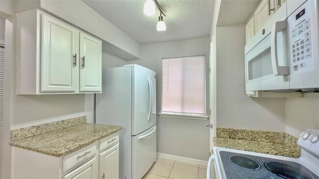 Building Photo - 6438 Alisa Ln