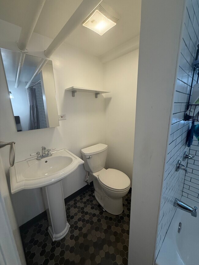 Foto del edificio - 5230 W Winona St