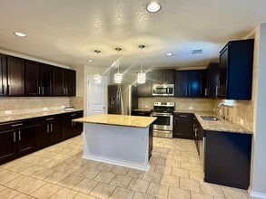 Building Photo - 1607 Tree Run