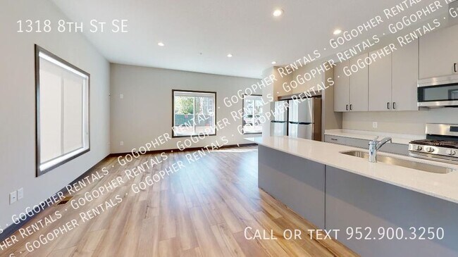Foto del edificio - Modern 6 Bedroom Townhouse in Dinkytown!