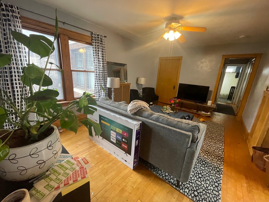 2535 N Downer Ave Unit 9, Milwaukee, WI 53211 Condo for Rent in Milwaukee, WI