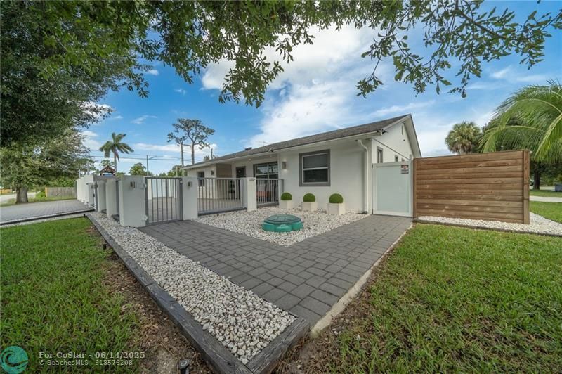 Foto principal - 15276 Harrison Rd