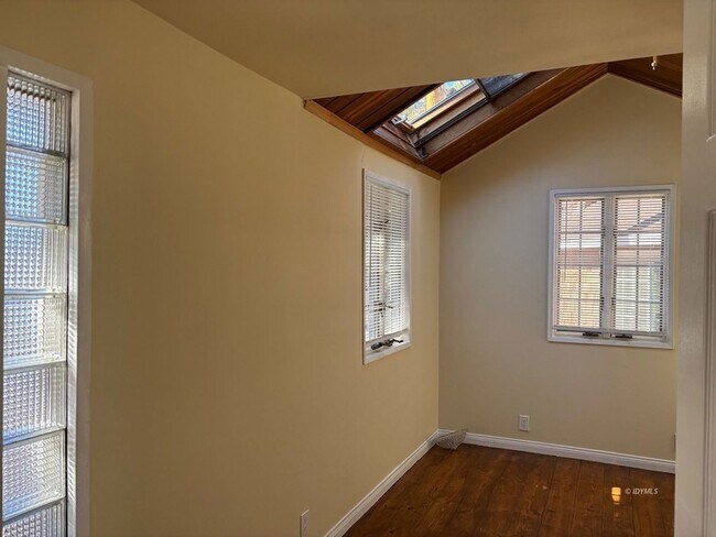 Foto del edificio - 52740 Pine Cove Rd