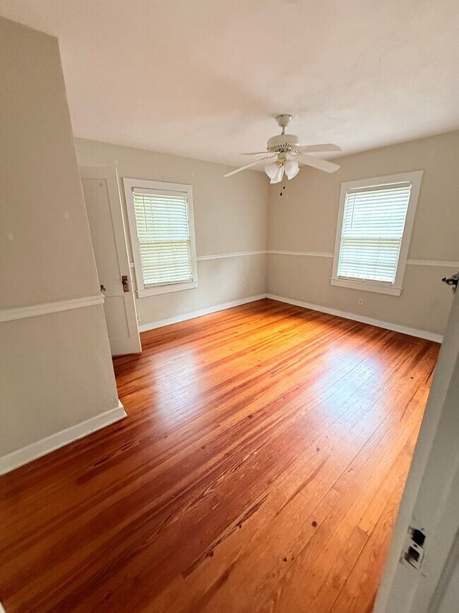 Foto del edificio - 3 Bed 1 Bath House Downtown, AVAILABLE NOW!