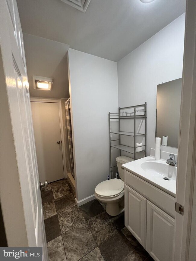 Foto del edificio - 736 Commercial Ln